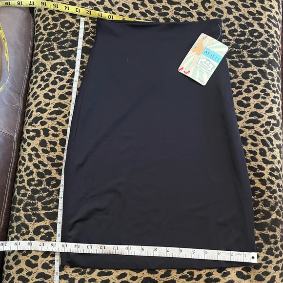 Spanx Assets-Intimates Half Slip | Black | Size: L - Picture 3 of 6